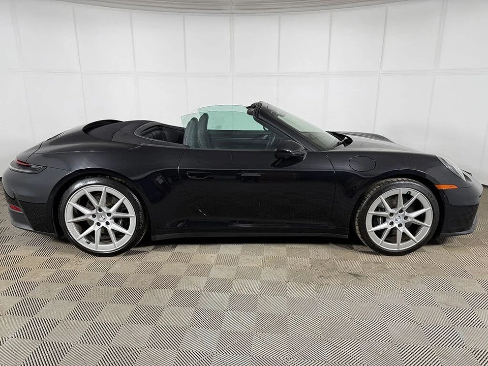 2025 Porsche 992 Carrera - Image 17 of 31