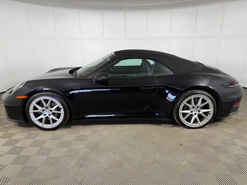 2025 Porsche 992 Carrera - Image 18 of 31