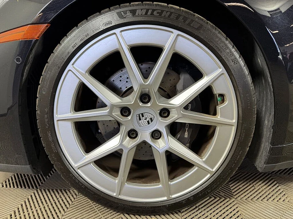 2025 Porsche 992 Carrera - Image 24 of 31
