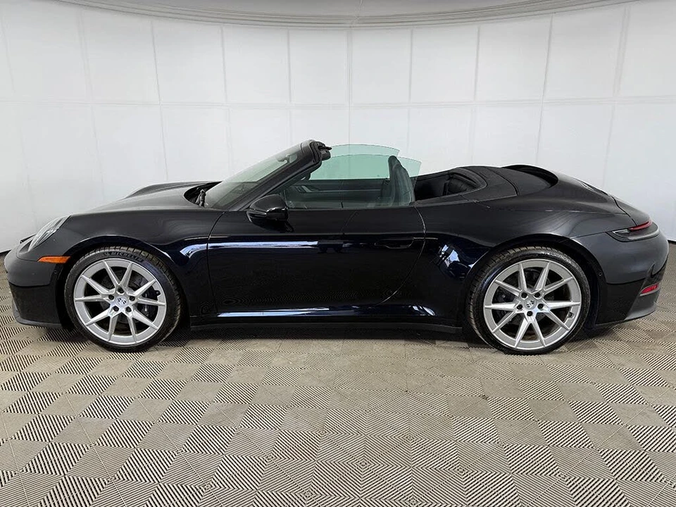 2025 Porsche 992 Carrera - Image 16 of 31