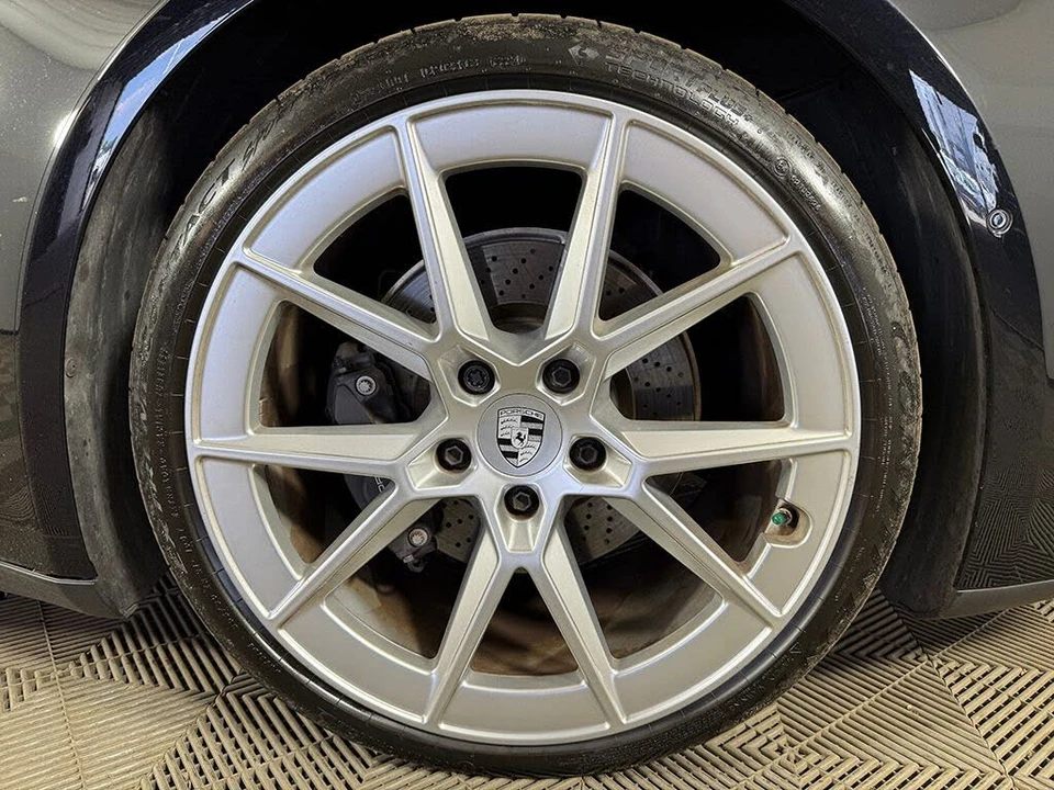 2025 Porsche 992 Carrera - Image 25 of 31