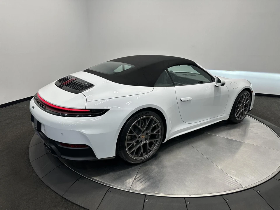 2025 Porsche 992 Carrera - Image 7 of 31