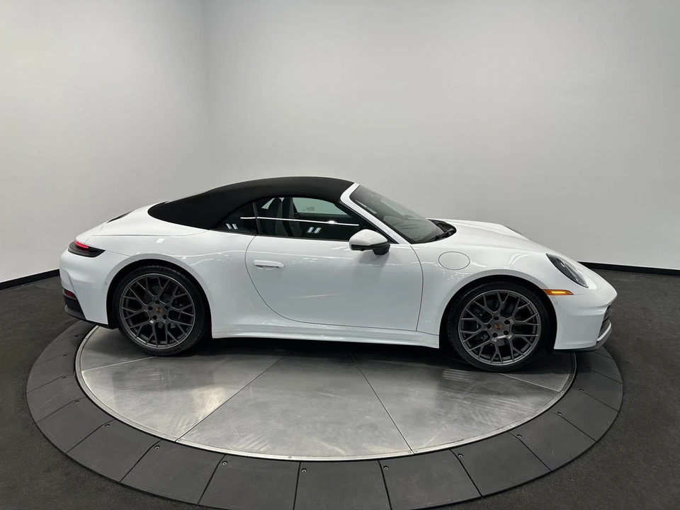 2025 Porsche 992 Carrera - Image 8 of 31