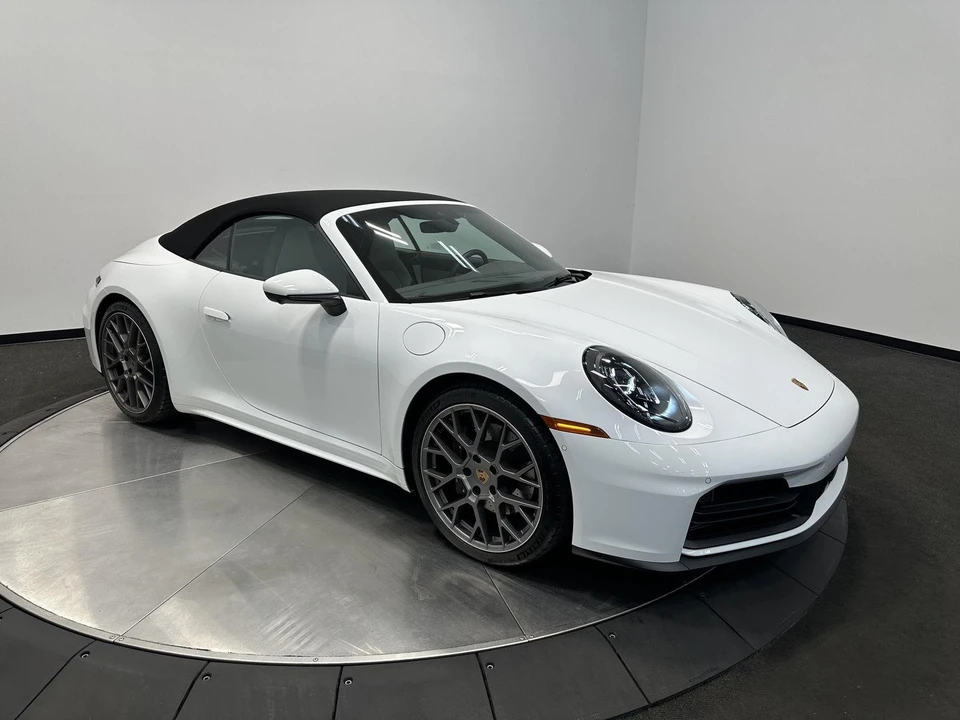 2025 Porsche 992 Carrera - Image 9 of 31
