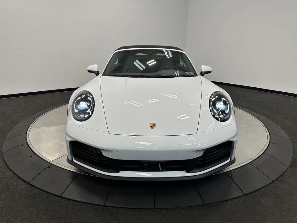2025 Porsche 992 Carrera - Image 10 of 31