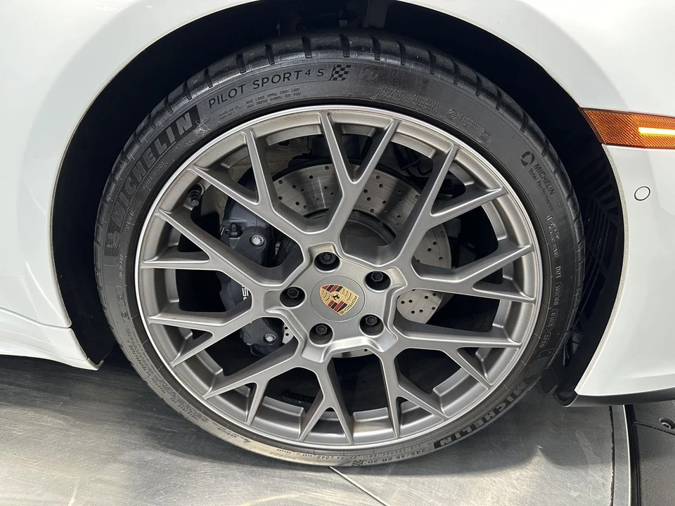 2025 Porsche 992 Carrera - Image 14 of 31