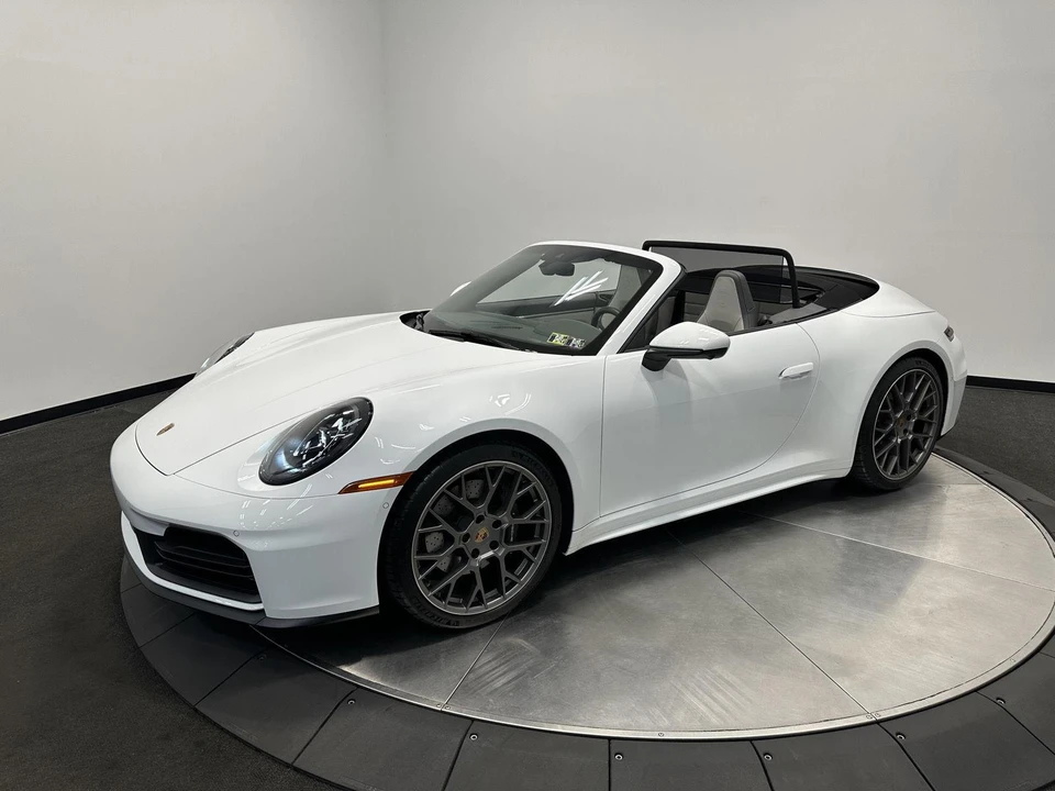 2025 Porsche 992 Carrera - Image 15 of 31