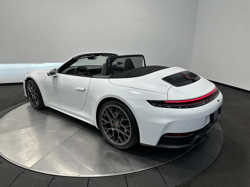 2025 Porsche 992 Carrera - Image 17 of 31