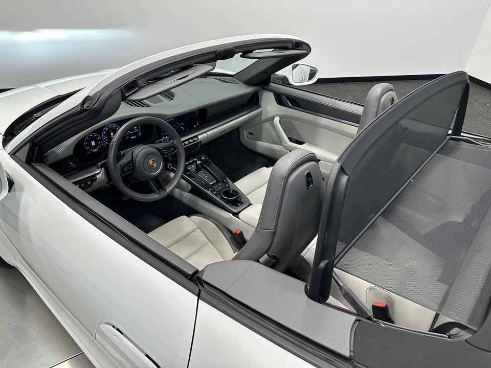 2025 Porsche 992 Carrera - Image 18 of 31