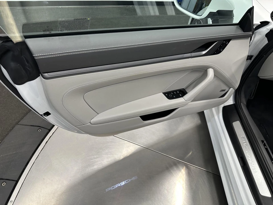2025 Porsche 992 Carrera - Image 19 of 31