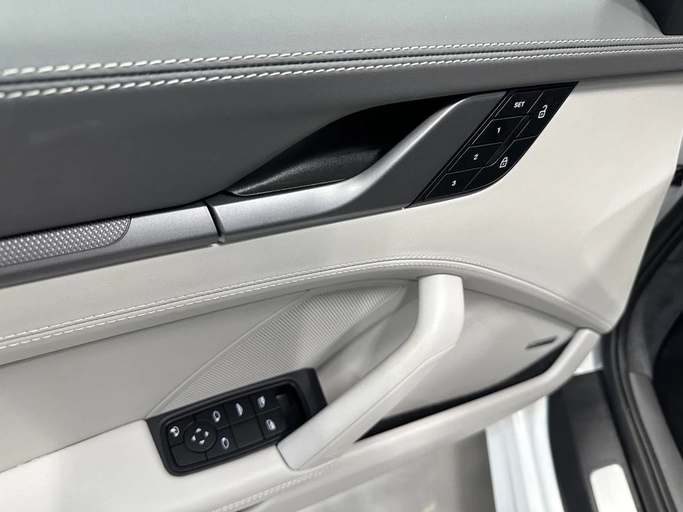 2025 Porsche 992 Carrera - Image 20 of 31