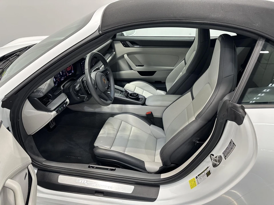 2025 Porsche 992 Carrera - Image 21 of 31