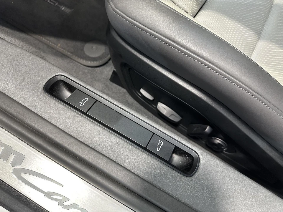 2025 Porsche 992 Carrera - Image 23 of 31