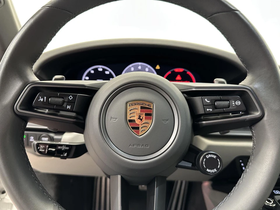 2025 Porsche 992 Carrera - Image 28 of 31