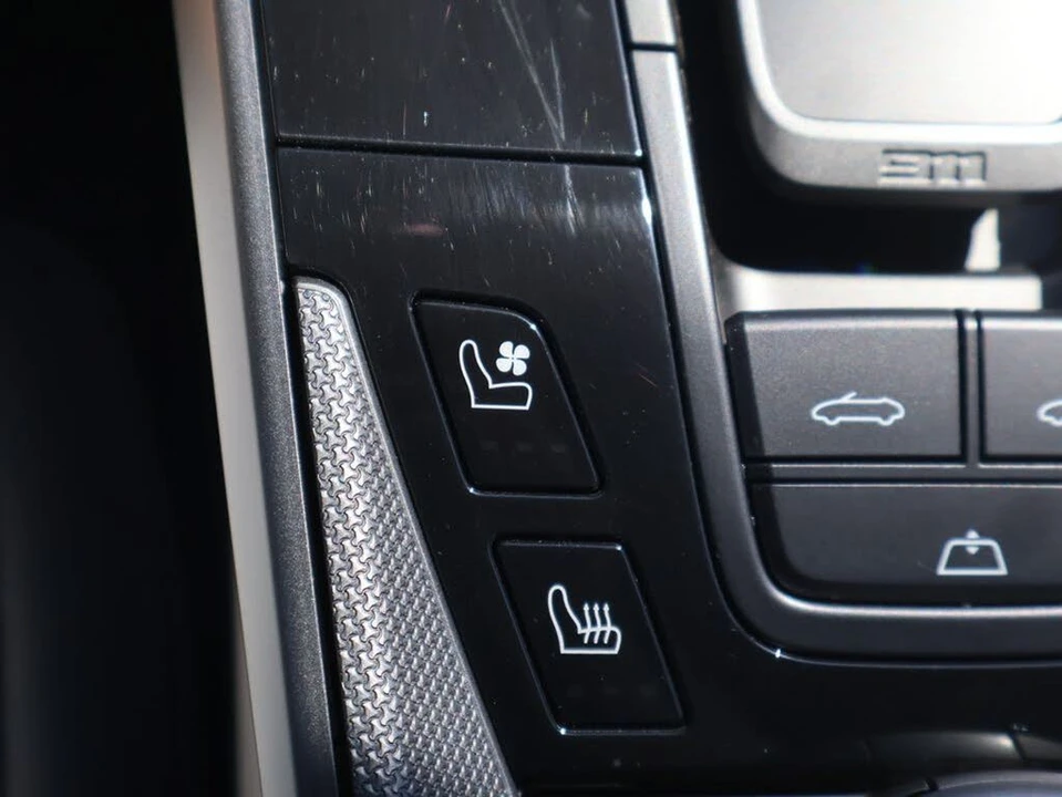 2025 Porsche 992 Carrera - Image 29 of 31