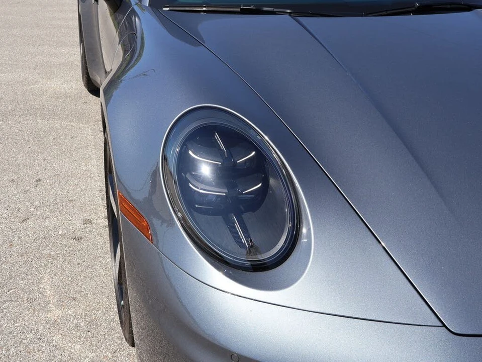 2025 Porsche 992 Carrera - Image 16 of 31