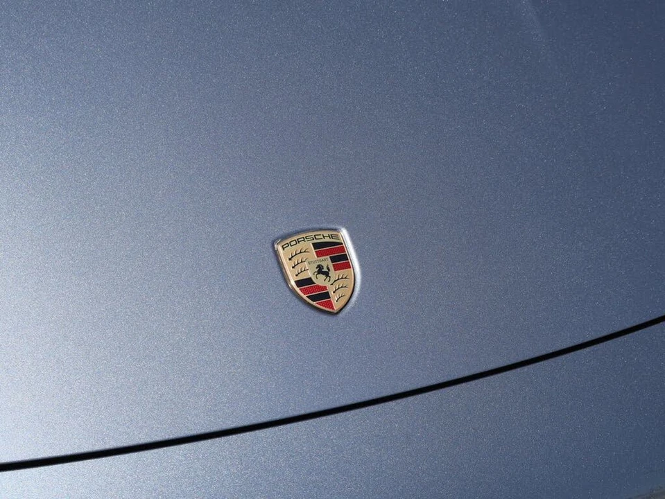 2025 Porsche 992 Carrera - Image 15 of 31