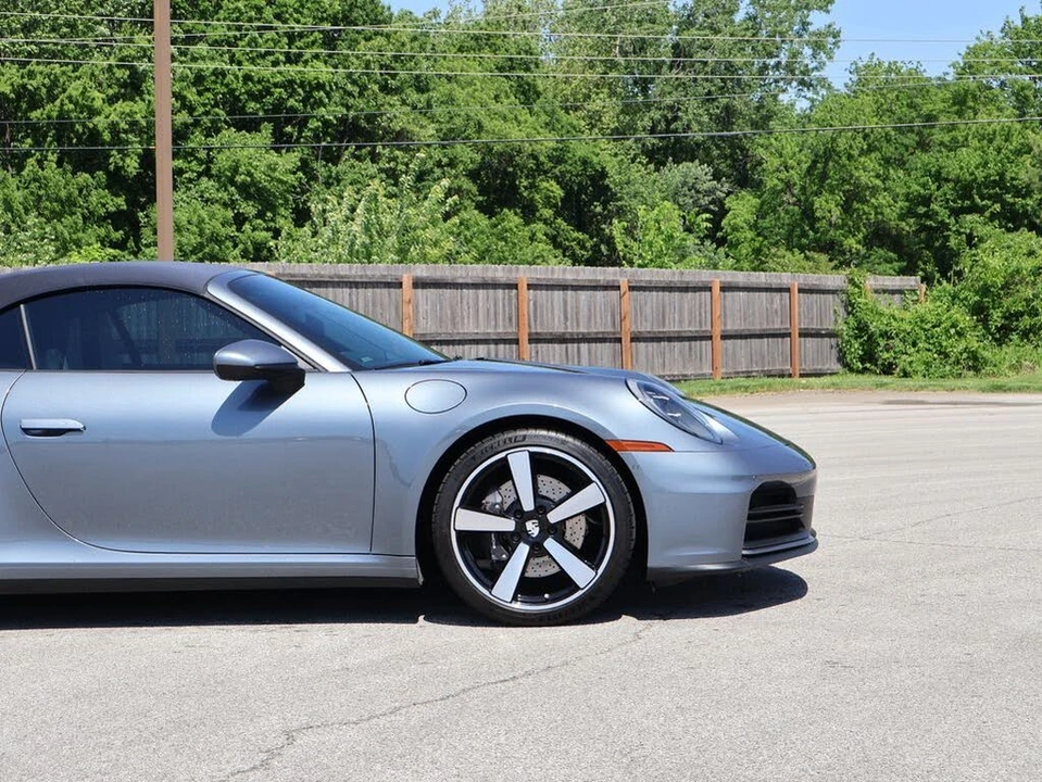 2025 Porsche 992 Carrera - Image 12 of 31