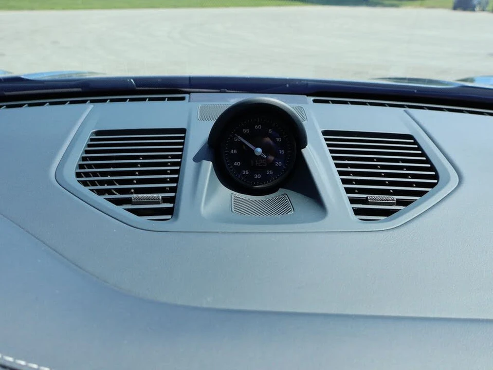 2025 Porsche 992 Carrera - Image 25 of 31