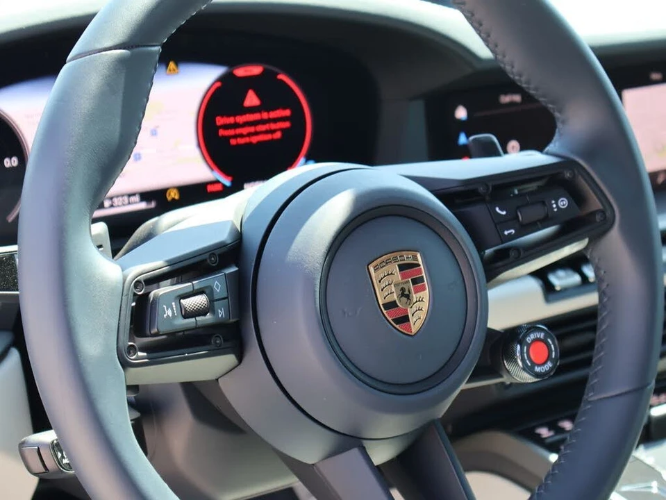 2025 Porsche 992 Carrera - Image 24 of 31