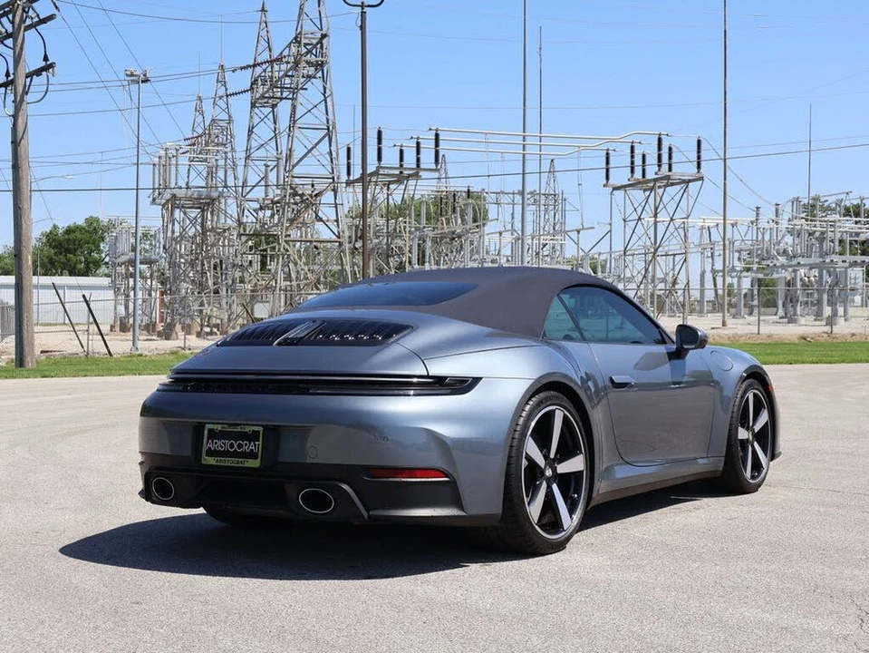 2025 Porsche 992 Carrera - Image 10 of 31