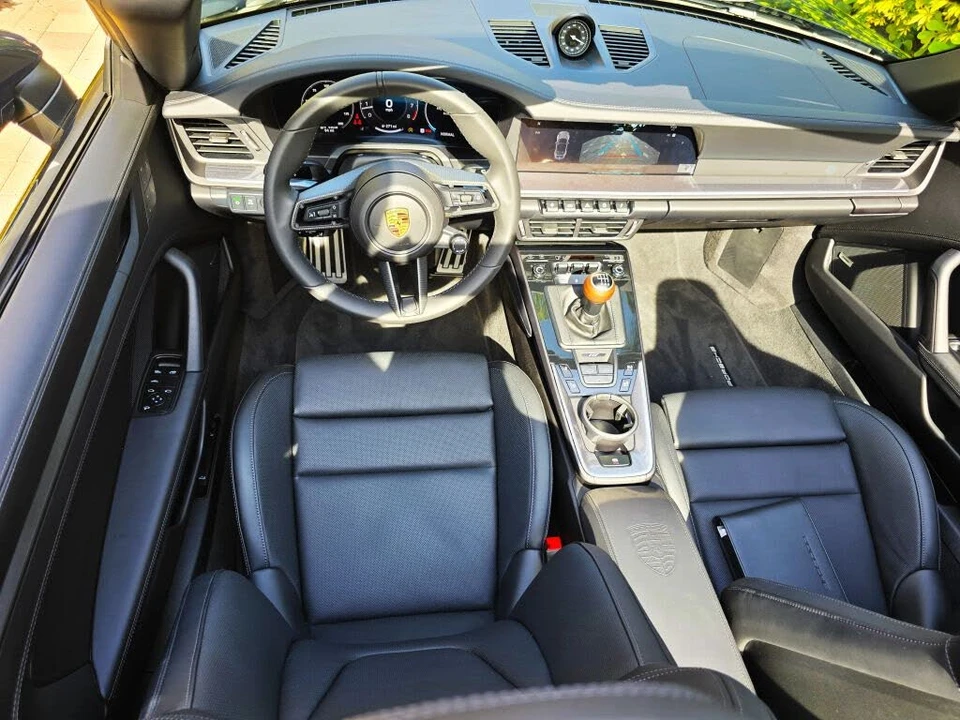 2025 Porsche 992 Carrera - Image 19 of 31