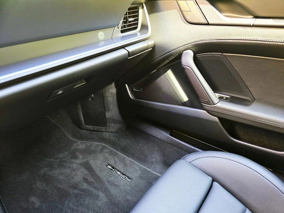2025 Porsche 992 Carrera - Image 26 of 31