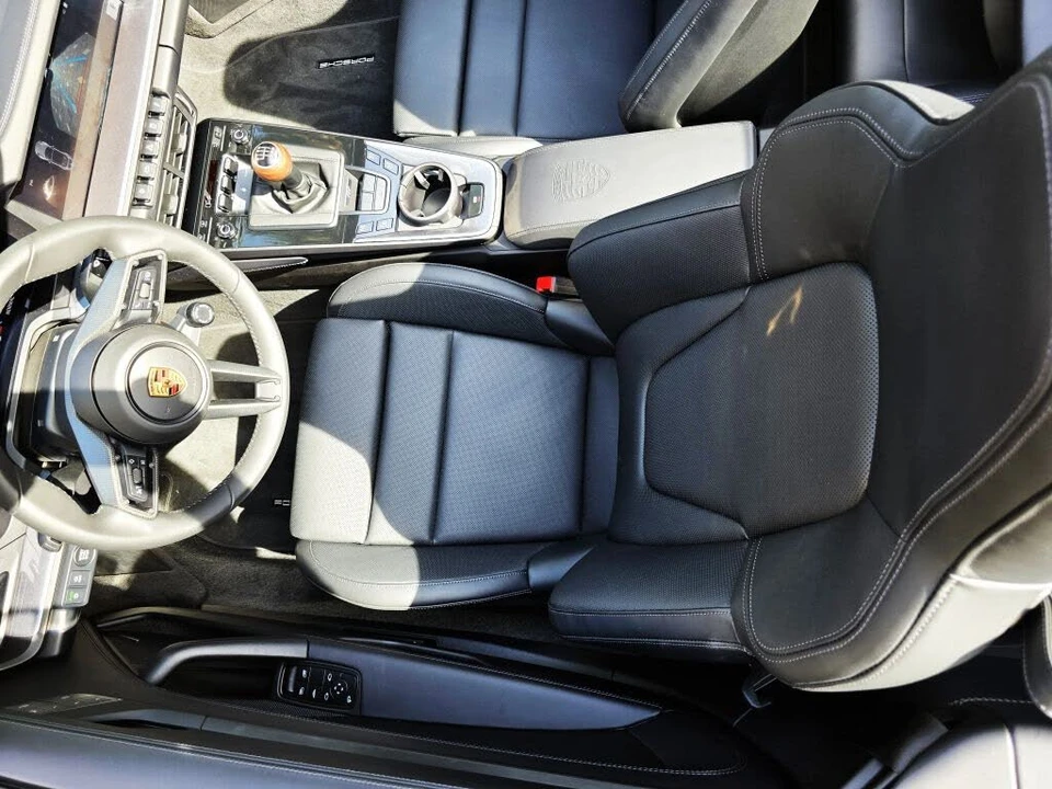 2025 Porsche 992 Carrera - Image 18 of 31