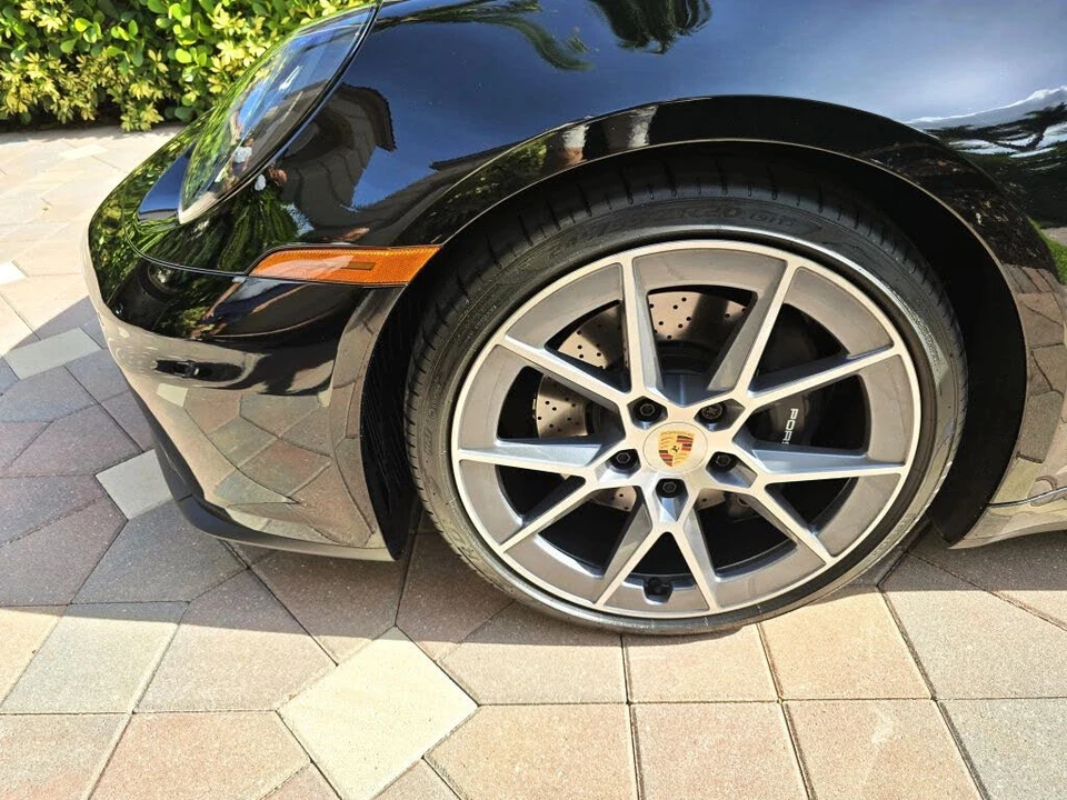 2025 Porsche 992 Carrera - Image 14 of 31
