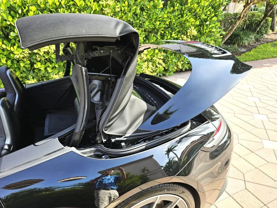 2025 Porsche 992 Carrera - Image 15 of 31