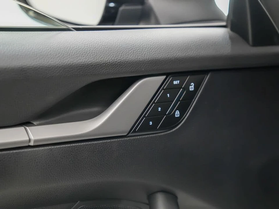 2025 Porsche 992 Carrera - Image 19 of 31