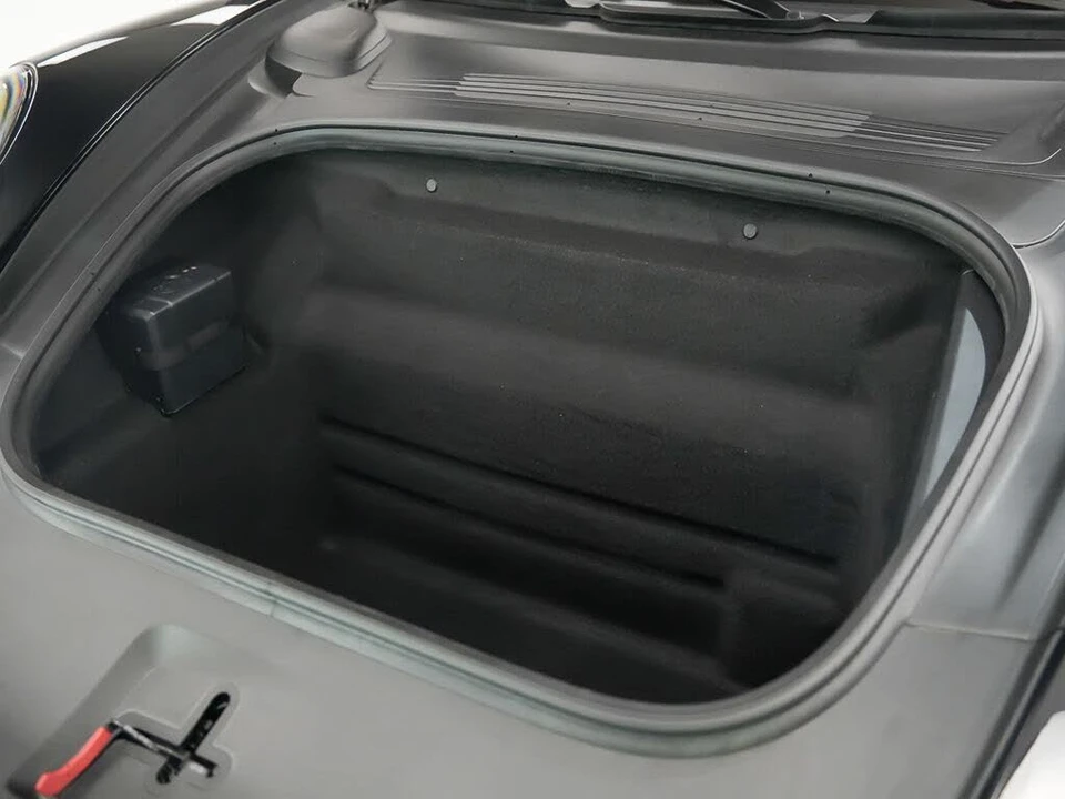 2025 Porsche 992 Carrera - Image 14 of 31