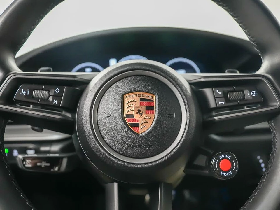 2025 Porsche 992 Carrera - Image 24 of 31