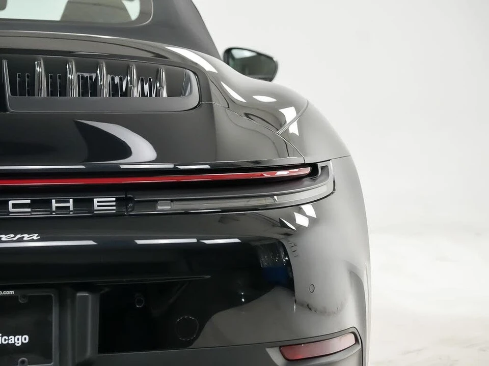 2025 Porsche 992 Carrera - Image 13 of 31