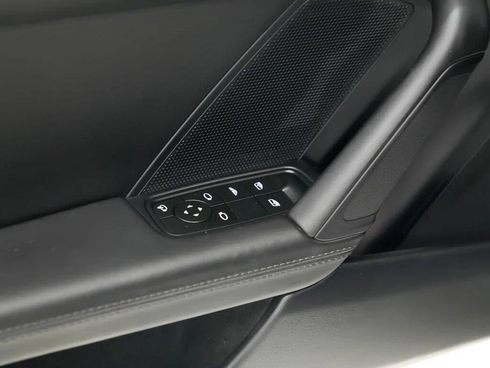 2025 Porsche 992 Carrera - Image 20 of 31