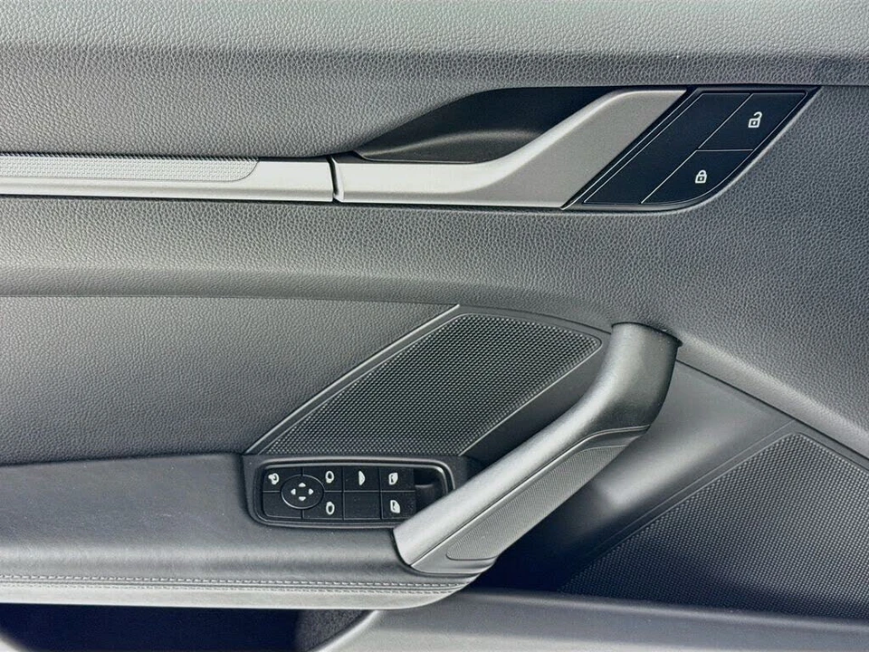 2025 Porsche 992 Carrera - Image 11 of 30