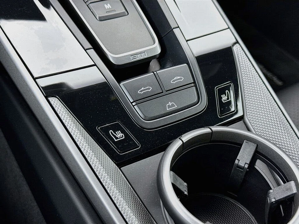 2025 Porsche 992 Carrera - Image 21 of 30
