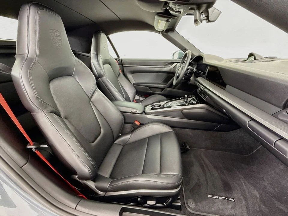 2025 Porsche 992 Carrera - Image 26 of 30