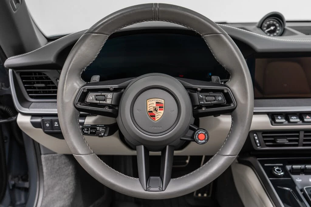 2025 Porsche 992 Carrera - Image 15 of 31