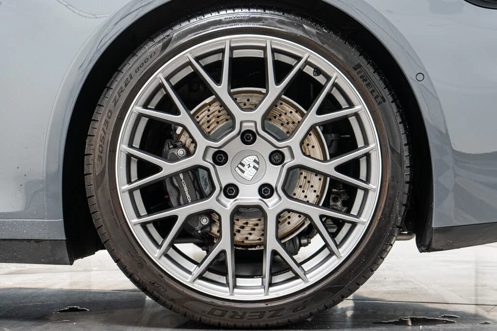 2025 Porsche 992 Carrera - Image 11 of 31