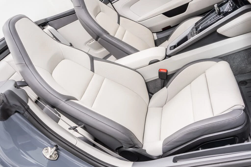 2025 Porsche 992 Carrera - Image 25 of 31