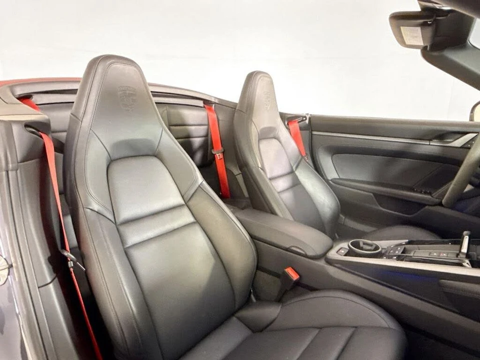2025 Porsche 992 Carrera - Image 18 of 30