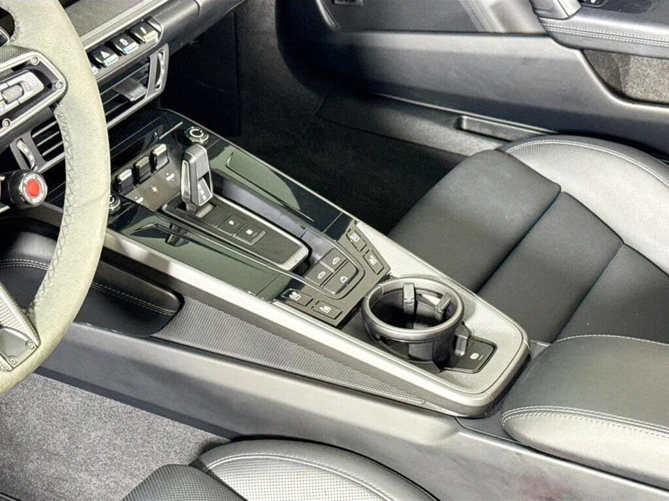 2025 Porsche 992 Carrera - Image 16 of 30