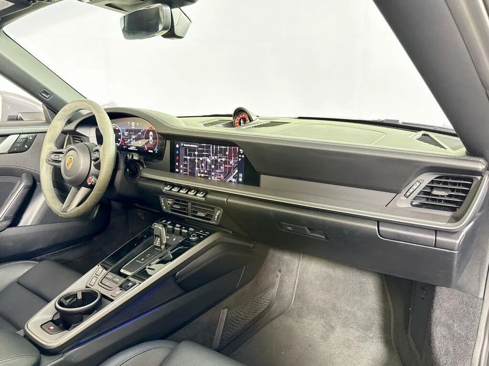 2025 Porsche 992 Carrera - Image 17 of 30