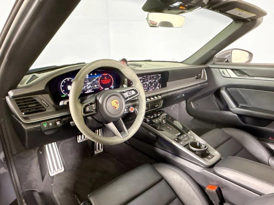 2025 Porsche 992 Carrera - Image 11 of 30