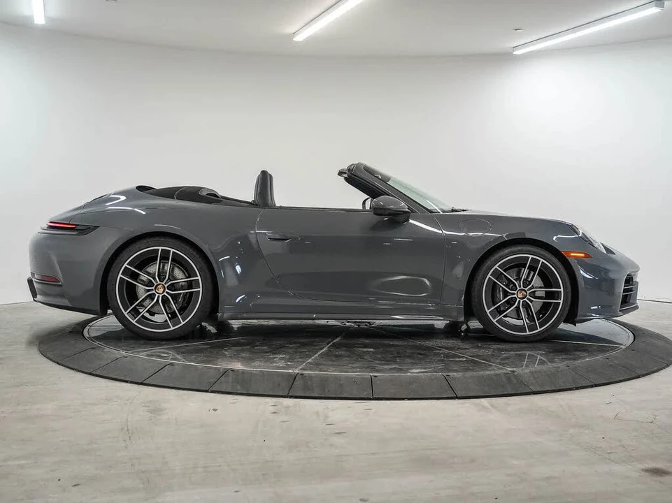2025 Porsche 992 Carrera - Image 8 of 30