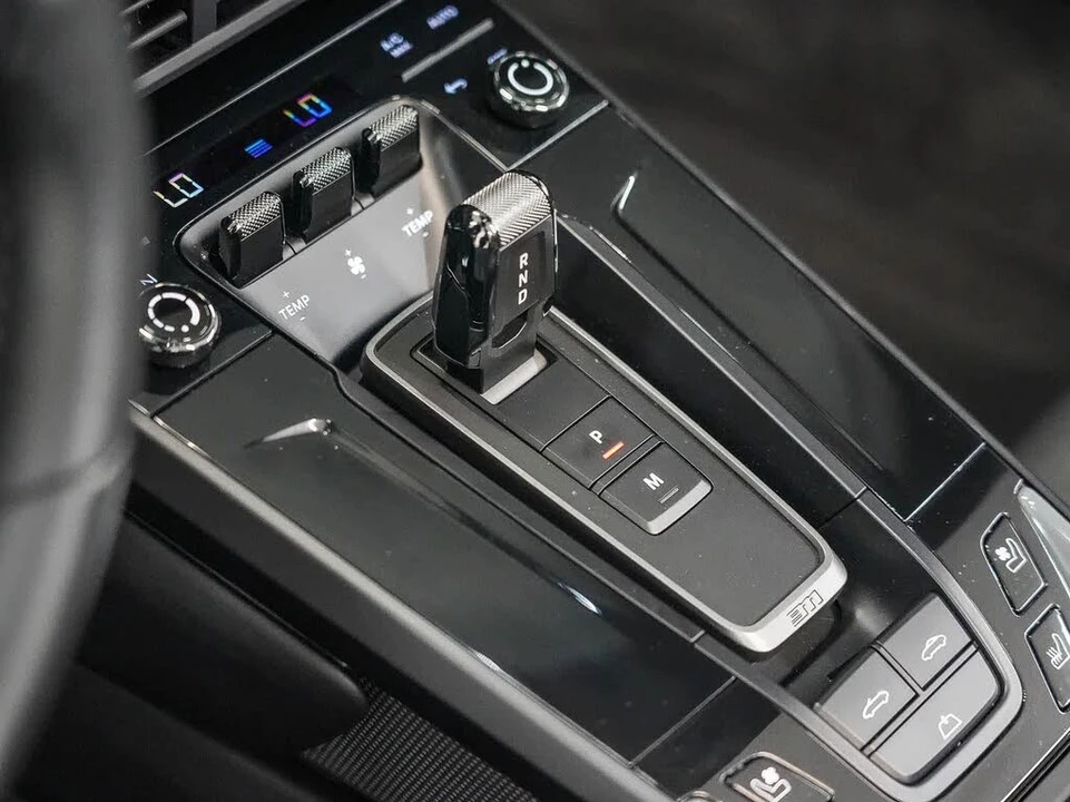 2025 Porsche 992 Carrera - Image 22 of 30