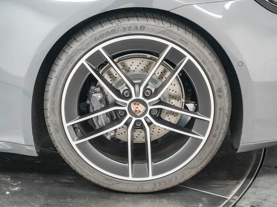 2025 Porsche 992 Carrera - Image 14 of 30