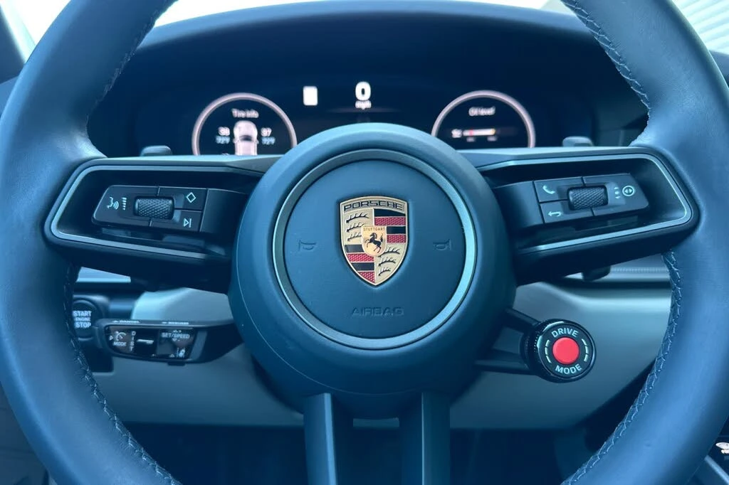 2025 Porsche 992 Carrera - Image 23 of 28