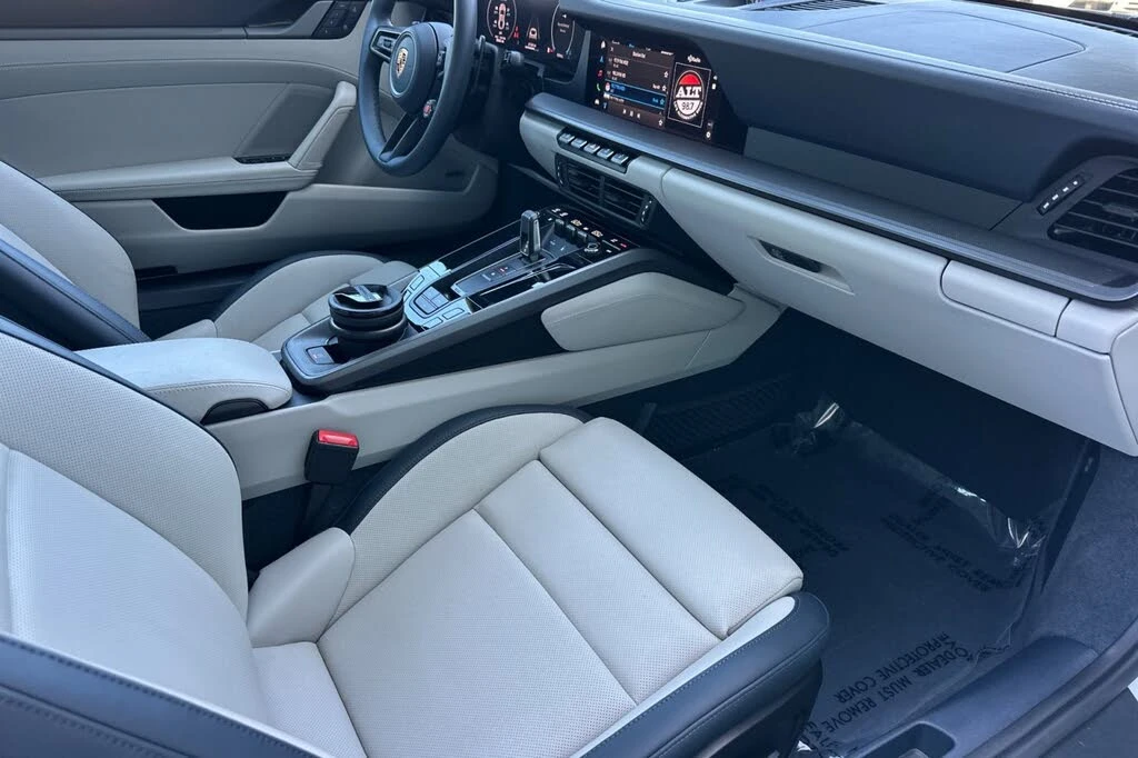 2025 Porsche 992 Carrera - Image 16 of 28